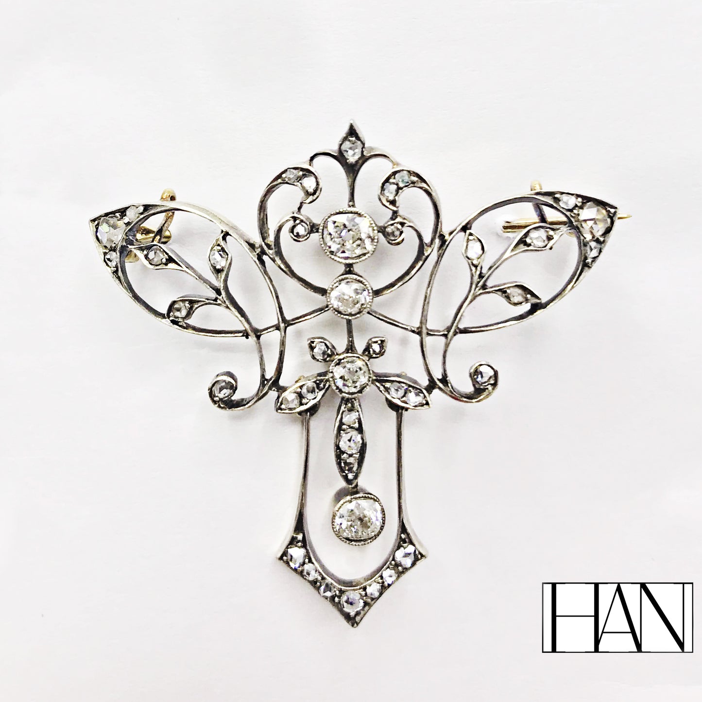 Antique Art Nouveau Brooch in Platinum and 18k Gold with Diamonds