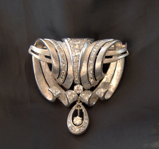 Art Nouveau Diamond Brooch – Elegant Collector's Piece