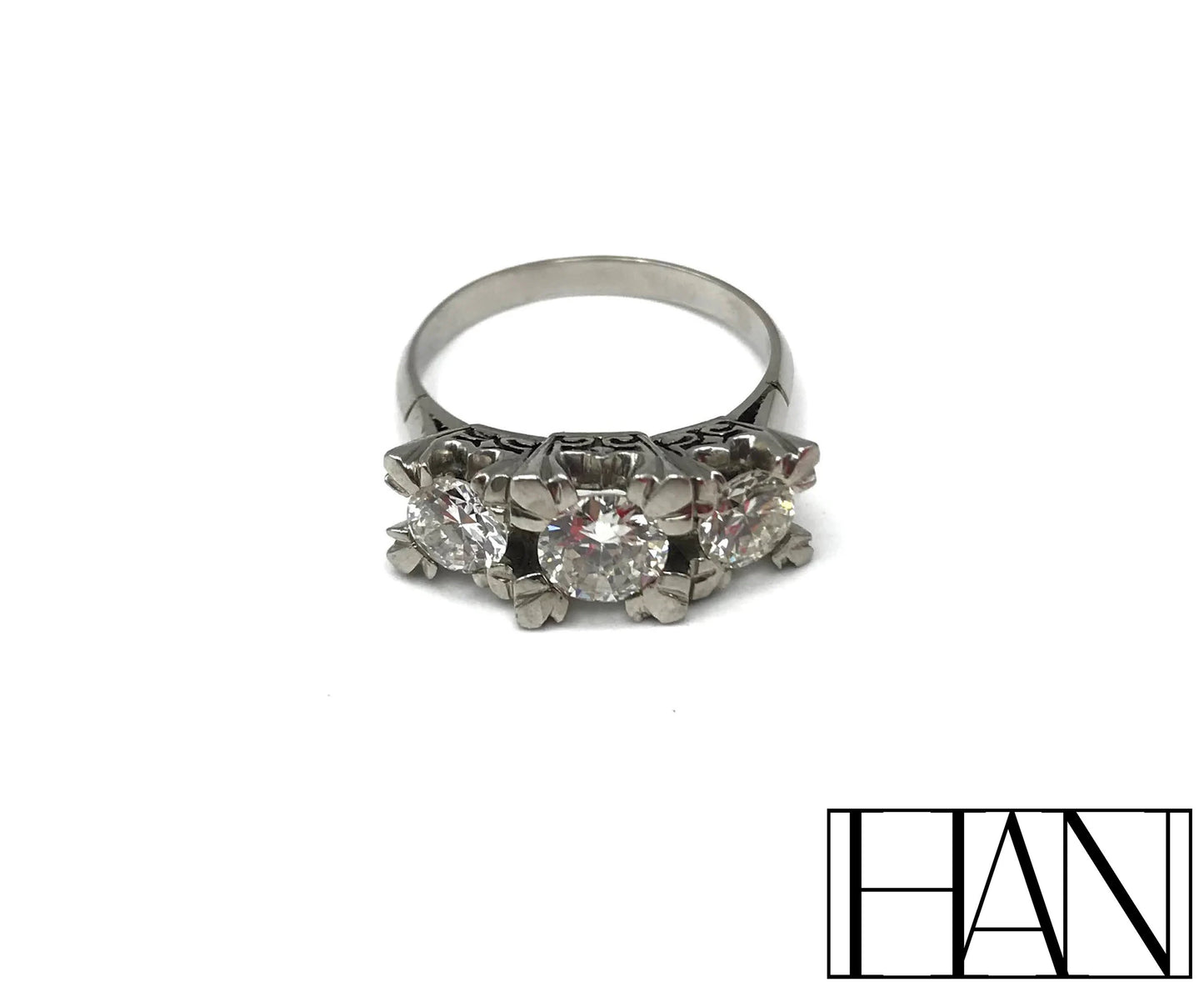 Platinum and Diamond Trilogy Ring 1,70CT. – Timeless Elegance